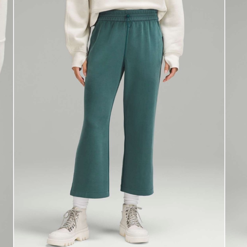 Lululemon Softstreme High-Rise Straight-Leg Cropped Pant